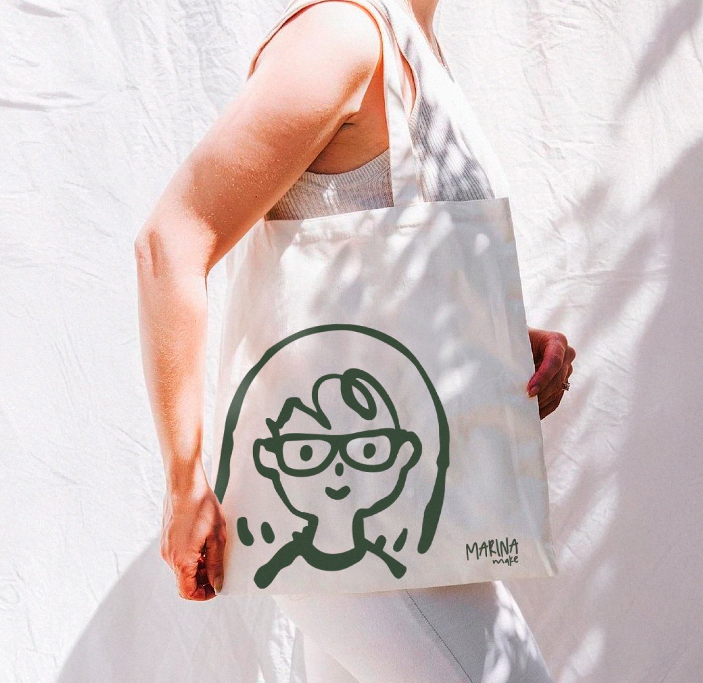 Tote bag del proyecto Marina Make con ilustración de línea